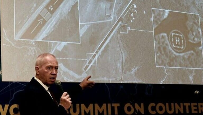 Verteidigungsminister Gallant präsentiert Satellitenbilder des iranischen Flughafens im Libanon nahe der israelischen Grenze