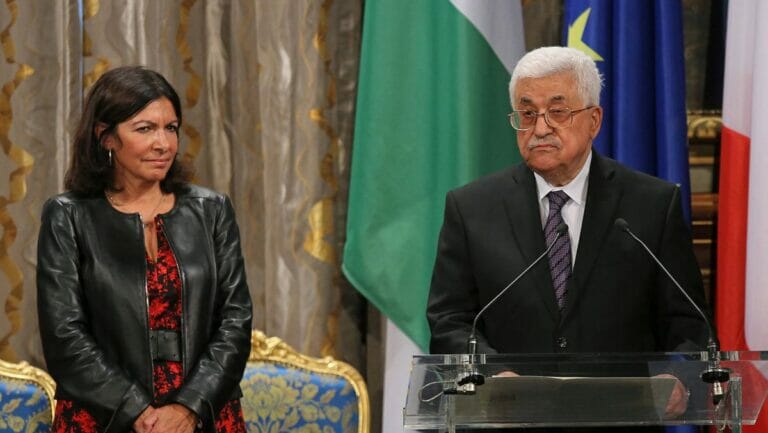 Hidalgo und Abbas 2015 bei der Verleihung der Ehrenmedaille in Paris