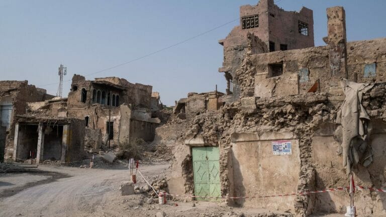 Teile der irakischen Stadt Mossul sind seit Ende des Kriegs gegen den IS immer noch zerstört und vermint