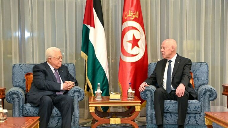 Tunesiens Präsident Kais Saied mit PA-Chef Mahmoud Abbas