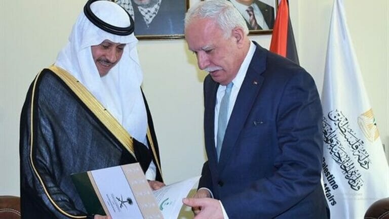 Der saudische Botschafter mit dem Außenminister der Palästinensischen Autonomiebehörde