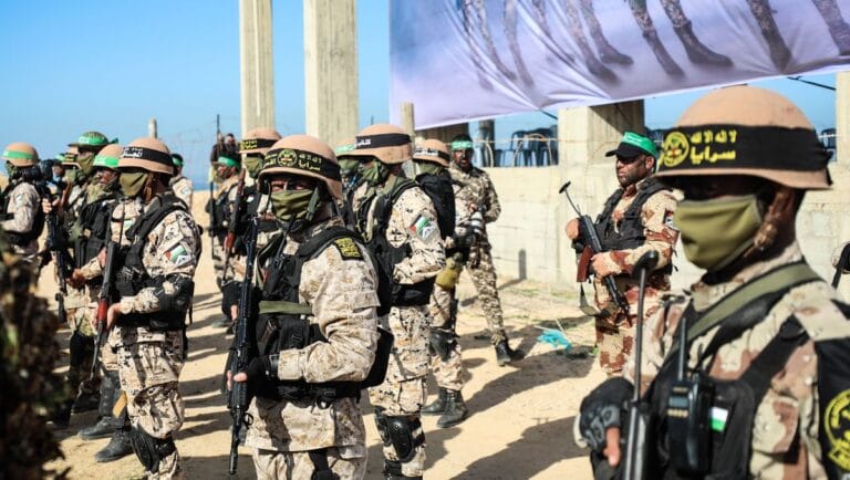 Kämpfer von Fatah, Hamas und Islamischem Dschihad bei einem gemeinsamen Manöver in Gaza