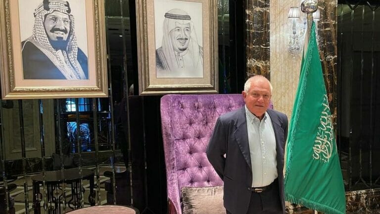 Israels Tourismusminister Haim Katz vor der Eröffnungszeremonie des Treffens der UN-Welttourismusorganisation in Riad, Saudi-Arabieb