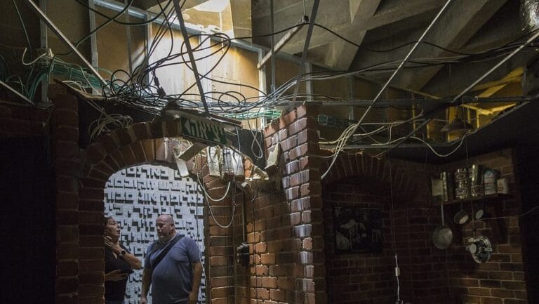 Das von einer Hamas-Rakete beschädigte Holocaust-Museum im Kibbuz Yad Mordechai in Südirae