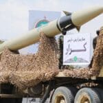 Huthis präsentieren Raketenarsenal auf Militärparade in Sanaa