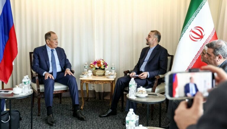 Irans Außenminister Hossein Amir-Abdollahian und sein russischer Amtskollege Sergej Lawrow