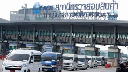 Leichen thailändischer Arbeiter kommen nach dem Hamas-Massaker am Flughafen in Bangkok an