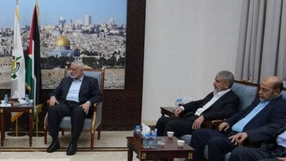 Hamas-Führer Ismail Haniyeh, Khaled Mashal und Moussa Abu Marzouk machen es sich in Katar bequem