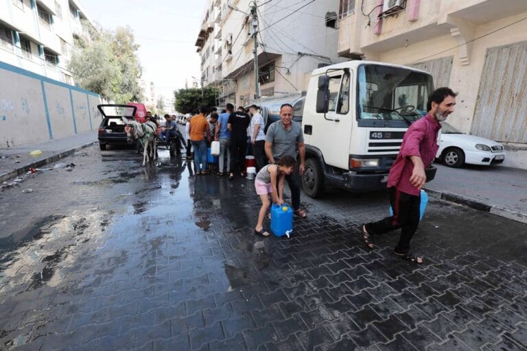 Im Gazastreifen ist die Versorgung mit Hilfsgütern ein Anlass, der immer öfter zu Wut auf die Hamas führt. (© imago images/APAimages)