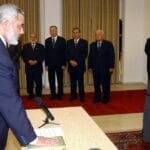 Mahmud Abbas gelobt im Jahr 2006 Hamas-Führer Isamil Haniyeh als palästinensischen Premierminister an