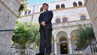 Markus Stephan Bugnyar vor dem Österreichischen Hospiz in Jerusalem