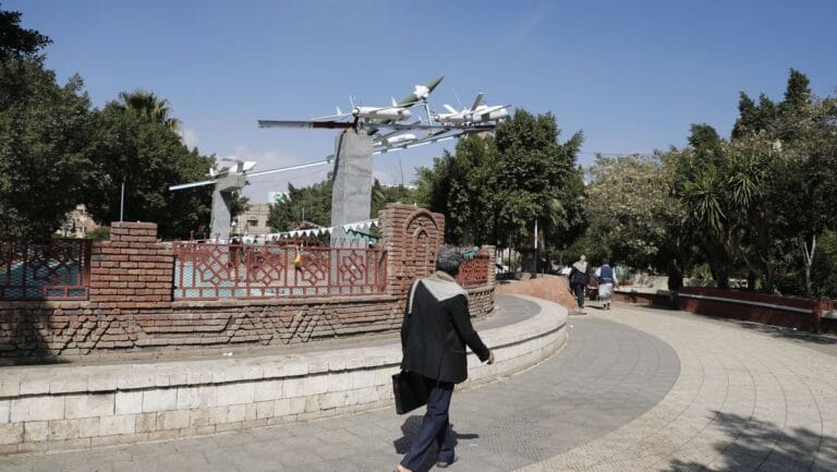 Drohnen-Denkmal der Huthi-Milizen in der jemenitischen Hauptstadt Sanaa