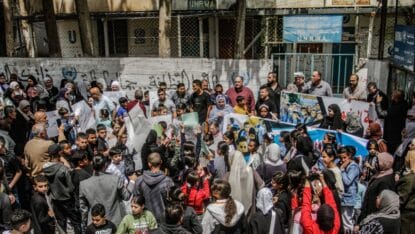 Palästinenser demonstrieren vor dem UNRWA-Büro im Lager Askar bei Nablus im Westjordanland