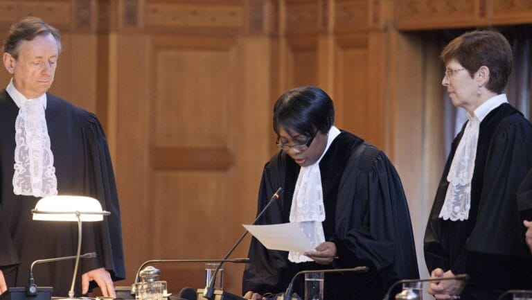 Die ugandische Richterin Julia Sebutinde am Internationalen Gerichtshof in Den Haag