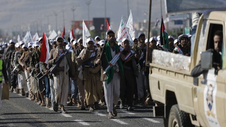 Militärparade der Huthis in der jemenitischen Hauptstadt Sanaas