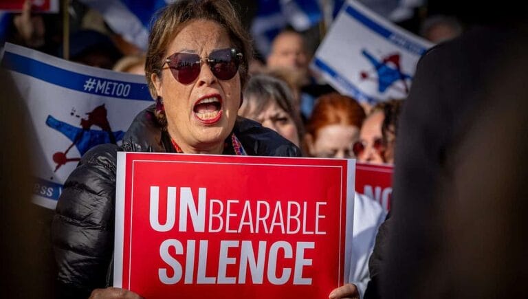 Vor dem UNO Hauptquartier in New York: Demonstration gegen das Schweigen zur Hamas-Gewalt gegen israelische Frauen