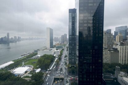 Die Erfolgsbilanz der UNO ist nicht weniger düster als das Wetter bei ihrem Hauptsitz in New York. (© imago images/photothek)