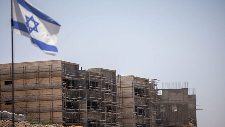 Aufgrund des Kriegs und des Arbeitskräftemangels steht Israels Baubranche still