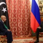 Der Präsident von Libyens Repräsentantenhaus, Aguila Saleh, mit dem russischen Außenminister, Sergej Lawrow