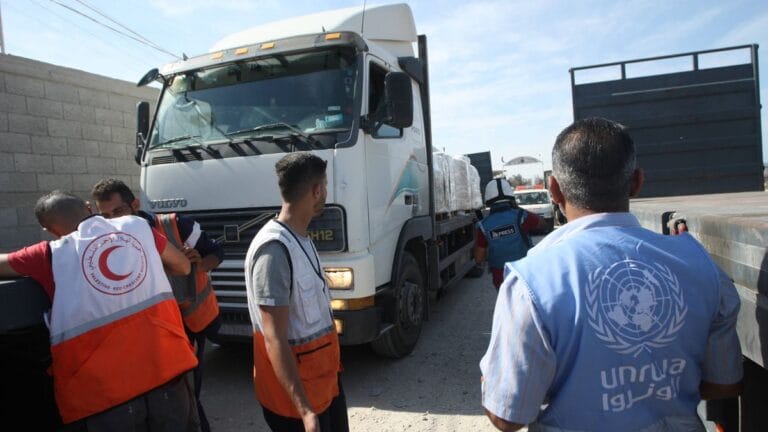 Israel entdeckt militärische Drohnen in UNRWA-Trucks mit Hilfslieferungen