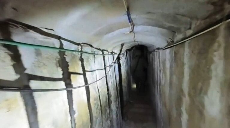 Blick in einen Hamas-Tunnel. (© imago images/Cover-Images)