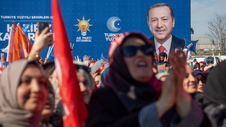 Drohungen gegen Israel: Wahlkampfveranstaltung von Erdoğans AKP in der Türkei
