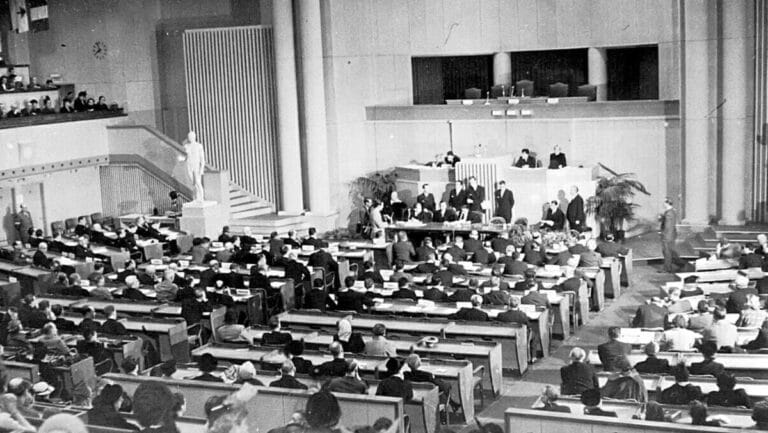 Internationales Recht: die Unterzeichnung der Genfer Konvention am 12. August 1949