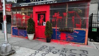 »Free Gaza«- und Genozid-Graffiti: Antiseptics Angriff auf Effy's Café in New York