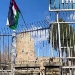 Flagge der Palästinensischen Befreiungsbewegung PLO auf dem Grab von Esther und Mordechai im Iran