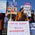 Afghanische Exilanten demonstrieren am Internationalen Frauentag gegen das Taliban-Regime