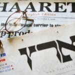 Englische und hebräische Ausgabe der israelischen Tageszeitung Haaretz (Quelle: Hmbr / CC BY 2.5)