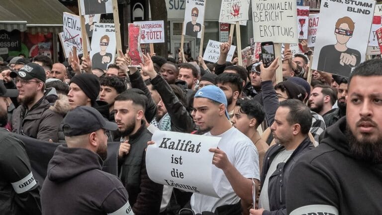 Hamburg: Demonstration islamistische Kalifat-Anhänger aus dem Umfeld der verbotenen Hizb ut-Tahrir