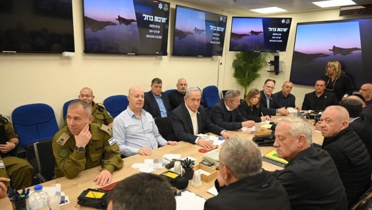 Das israelische Kriegskabinett bei einer Sondersitzung wegen des iranischen Angriffs