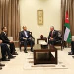 Der jordanische König Abdullah II. bei einem Treffen mit dem iranischen Außenminister Hossein Amir Abdollahian
