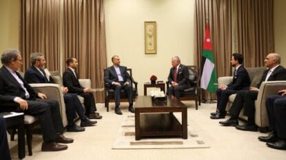 Der jordanische König Abdullah II. bei einem Treffen mit dem iranischen Außenminister Hossein Amir Abdollahian