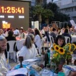 Israel: Pessach-Seder auf dem »Platz der Geiseln« in Tel Aviv
