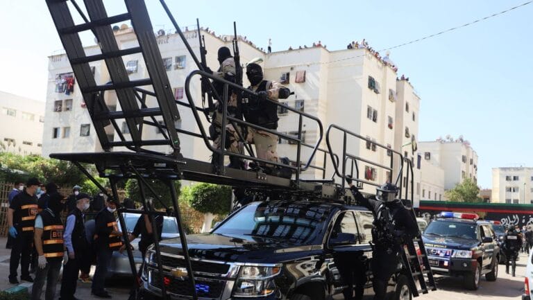 Marokkanische Sicherheitskräfte bei einem Anti-Terror-Einsatz