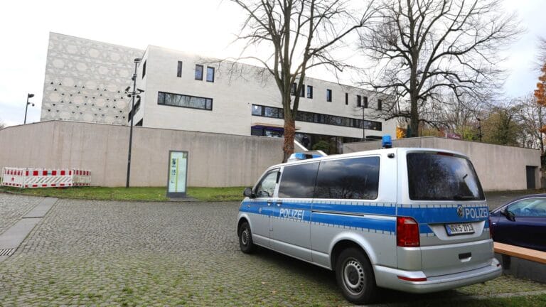 Yektaparast soll unter anderem hinter dem missglückten Anschlag auf die Neue Synagoge Bochum stecken